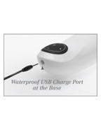 Gros plan sur le port de charge USB étanche à la base du Mega Bator, câble branché, mention Waterproof USB Charge Port at the Base.