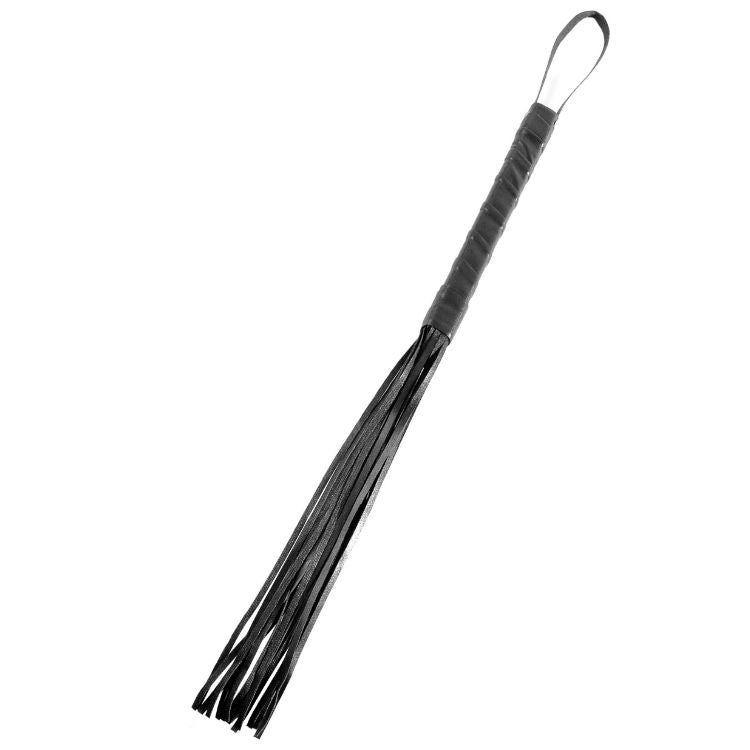 Martinet a lanieres souples et poignee gainee du Bondage Teaser Kit, fouet d'initiation aux jeux de discipline presente seul, sans element anatomique.