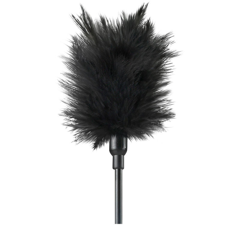 Plumeau caresseur a plumes noires sur tige fine du Bondage Teaser Kit, accessoire de jeu sensoriel presente seul sur fond blanc, sans anatomie.