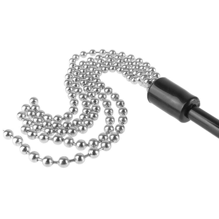 Fouet perle a chaine de billes metalliques sur manche noir du Bondage Teaser Kit, accessoire de stimulation sensoriel presente seul, sans anatomie.