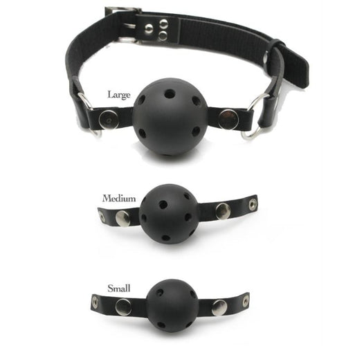 Trois boules de baillon respirantes percees de trous, tailles Large, Medium et Small montees sur sangles en cuir, systeme d'entrainement a boules interchangeables.