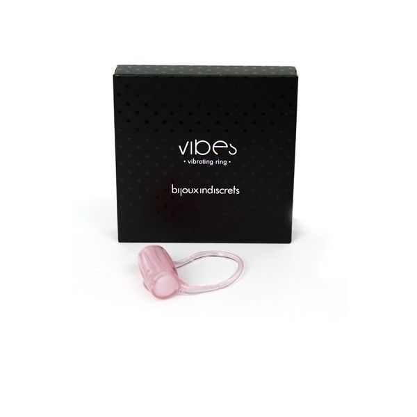 Boîte Vibes vibrating ring noire avec l'anneau vibrant rose posé devant, accessoire rechargeable du coffret Instruments de Plaisir Bijoux Indiscrets pour couples.