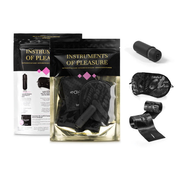 Coffret Instruments de Plaisir Bijoux Indiscrets : pochettes noires, balle vibrante lisse, masque satin et ruban de bondage reunis pour l'initiation au BDSM doux.
