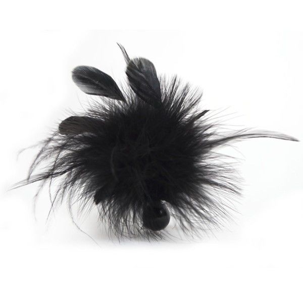 Gros plan du panache de plumes noires du plumeau sensoriel Pom Pom, fibres synthétiques douces et légères pour effleurer les zones érogènes en douceur.