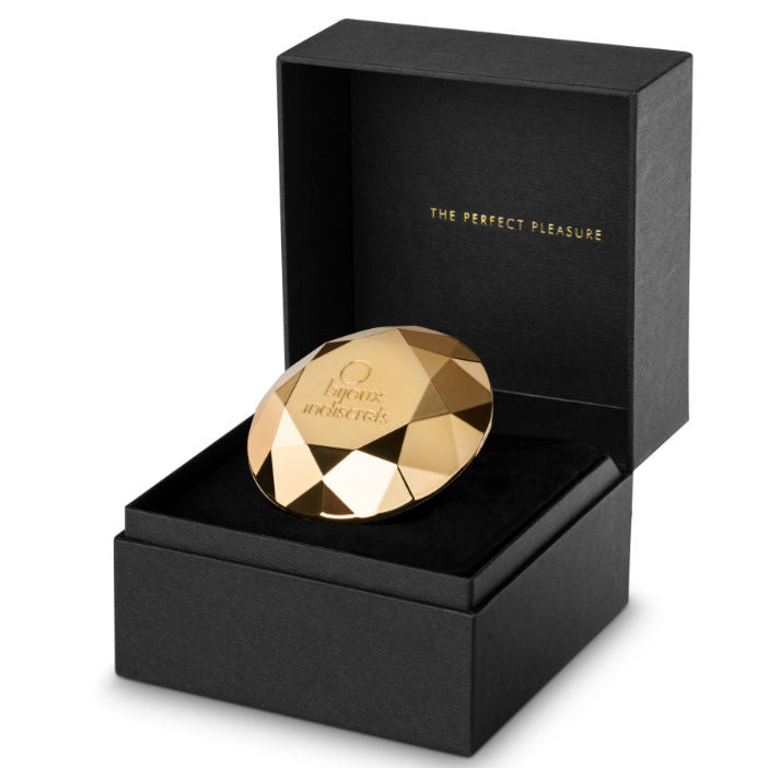 Stimulateur clitoridien Twenty One Bijoux Indiscrets diamant dore presente dans son ecrin noir The Perfect Pleasure, mini vibromasseur rechargeable elegant et discret.