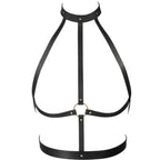 Harnais de corps femme vegan Bijoux Indiscrets en sangles noires reglables avec anneau central, presente a plat, accessoire BDSM chic a porter sur la lingerie.