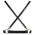 Harnais de corps femme vegan Bijoux Indiscrets en sangles noires croisees a anneau et mousquetons dores, presente a plat, accessoire BDSM modulable a porter sur la peau.