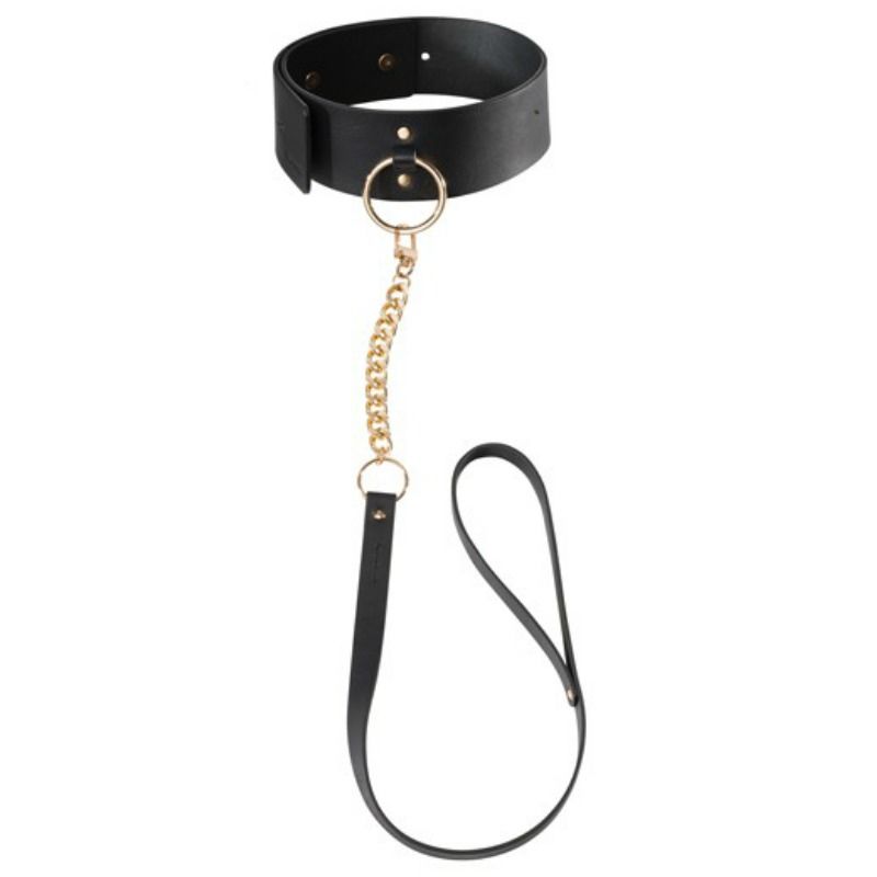 Collier BDSM noir Bijoux Indiscrets avec laisse amovible en polyurethane vegan, presente a plat avec chaine doree, accessoire reglable a double usage mode et bondage.