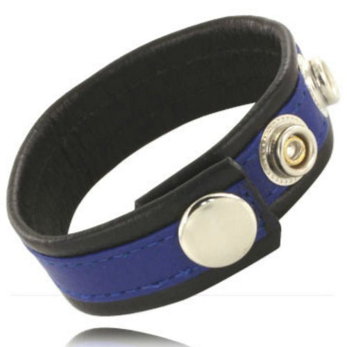 Sangle penienne Leather Body en cuir noir et bleu a bouton pression metallique et crochets reglables, vue de profil, maintien ferme et personnalisable fetichiste.
