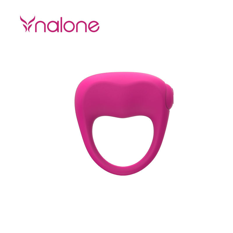 Cockring vibrant Nalone en silicone rose, vue de trois quarts arriere : anneau souple bodysafe avec moteur lateral, soutient l'erection durant les rapports.