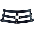 Ceinture Labyrinthe Bijoux Indiscrets en sangles vegan noires a triple lanieres et anneau central, presentee a plat, accessoire mode et BDSM transformable reglable.