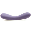 Vibrateur point G Uma lilas couché, tige fine et courbée en silicone doux à bout arrondi, design ergonomique fluide signé Je Joue, surface lisse non anatomique.