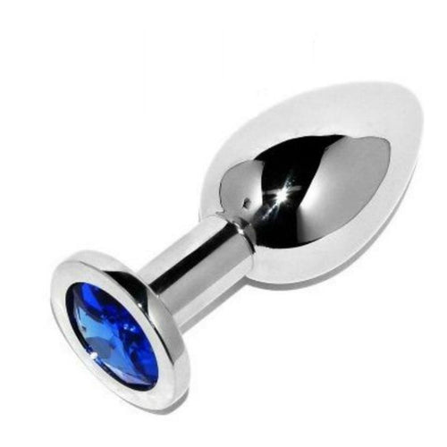 Plug anal en acier inoxydable poli orne d'un cristal bleu a la base, bijou anal compact submersible vu de profil sur fond blanc.