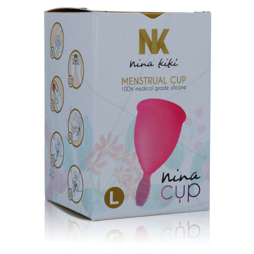 Emballage Nina Cup taille L vu de trois quarts avec coupe menstruelle rose framboise, silicone medical, alternative ecologique aux tampons et serviettes