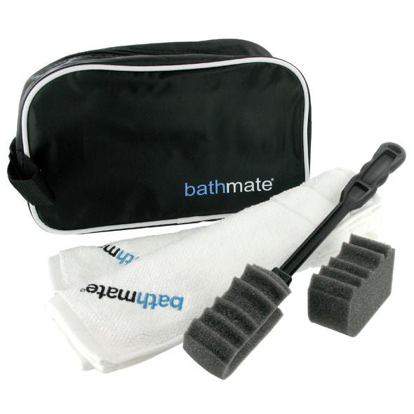 Kit de nettoyage Bathmate complet avec sac zippe noir, brosse ergonomique a eponges et serviettes blanches pour l'entretien discret de la pompe hydraulique
