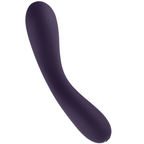 Vibrateur Uma violet foncé posé en S, longue tige souple et courbée en silicone mat à pointe arrondie, objet sobre et galbé signé Je Joue, aucune anatomie.