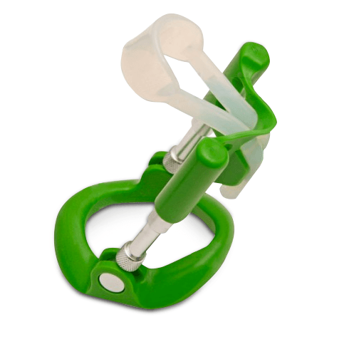 Gros plan de l'Andropenis Mini vert de trois quarts avec support silicone blanc, anneau plastique et tige acier du dispositif medical de traction penienne progressive
