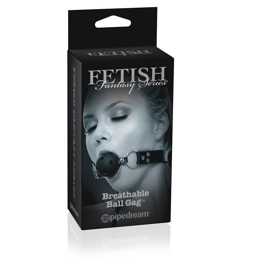 Boite Breathable Ball Gag Pipedream presentant le baillon boule respirant a trous d'aeration et sa sangle en cuir reglable a boucle.