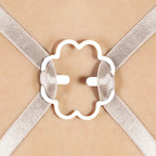Clips ergonomiques pour cacher les bretelles de soutien-gorg — détail texture surface
