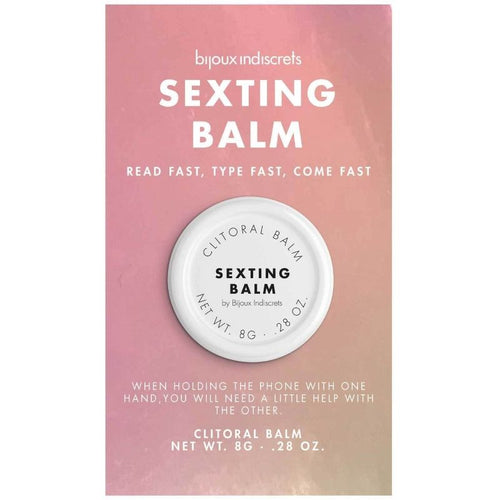 Etui rose du baume clitoridien Sexting Balm Bijoux Indiscrets, slogan Read fast type fast come fast, packaging du cosmetique stimulant 8 g sur fond blanc