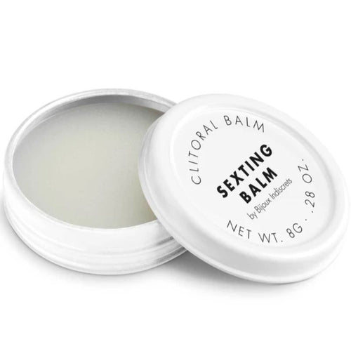 Baume clitoridien Sexting Balm Bijoux Indiscrets, pot blanc ouvert montrant la texture, couvercle a cote, cosmetique stimulant chauffant 8 g sur fond blanc