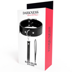 Boite Darkness Black Collar with Leash de trois quarts presentant le collier cuir noir et sa laisse detachable, packaging blanc et rouge BDSM