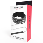Boite Darkness Black Furry Collar with Leash de trois quarts presentant le collier cuir noir et sa laisse a maillons, packaging blanc et rouge