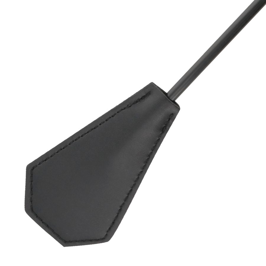 Fouet double face plumes noires et cravache — détail produit