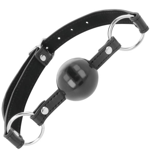 Baillon boule cuir et PVC noir Darkness, balle perforee sur sangle cuir veritable a anneaux metal, accessoire de baillonnement BDSM classique pour debuter.
