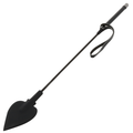 Cravache a pointe silicone Darkness de 60 cm, claqueur en feuille noire sur tige rigide a boucle de poignet, accessoire de discipline BDSM au claquement net.