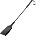 Fouet BDSM pointe PVC noir Darkness de 53 cm, claqueur plat sur tige tressee a crochet, cravache de discipline pour jeux de domination et soumission.