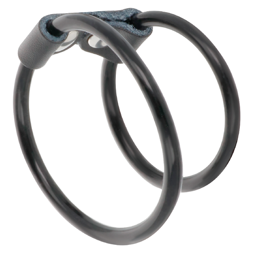 Double anneau penien flexible Darkness en caoutchouc noir relie par une attache cuir. Cockring souple a deux anneaux pour le maintien de la verge et des testicules.