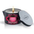 Bougie de massage Kamasutra Ignite Strawberry Dreams allumee, couvercle metallique pose a cote, cire fraise-creme fraiche au karite fondant en huile de massage tiede.