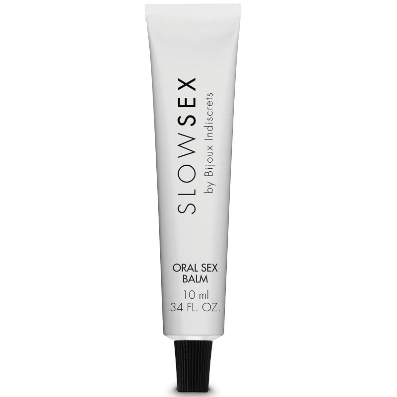 Tube blanc Oral Sex Balm Slow Sex Bijoux Indiscrets a bouchon noir, photographie isolee sur fond blanc, baume pour le sexe oral 10 ml