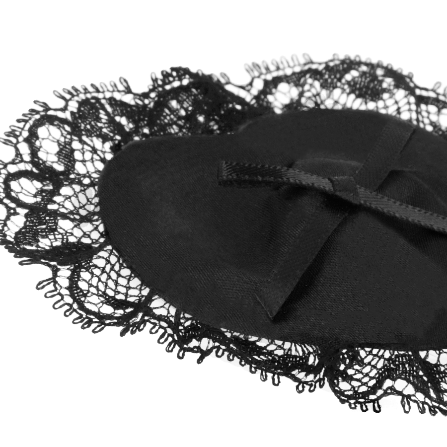 Masque pour les yeux en dentelle noire et satin du coffret Secret Room, accessoire raffine pour pimenter les jeux sensoriels du couple debutant