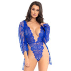 Femme brune de face en teddy dentelle florale bleue manches longues, decollete profond et maille transparente moulant le buste, ensemble de seduction Leg Avenue.