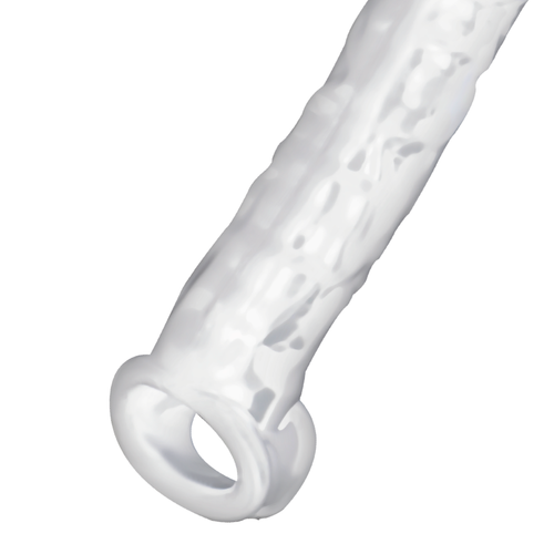 Gaine penienne Addicted transparente texturee avec bague testiculaire, modelage realiste a tete galbee, vue de trois quarts mettant en valeur le relief picote.