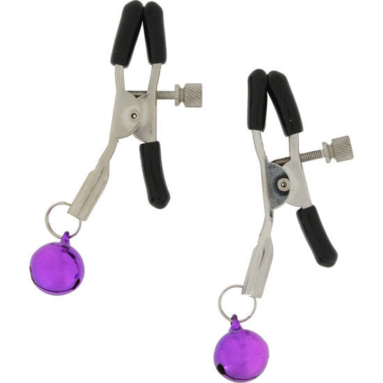 Pinces a tetons reglables en metal chrome a embouts gaines noirs et grelots violets, accessoire du kit BDSM complet Toy Joy, vue de face