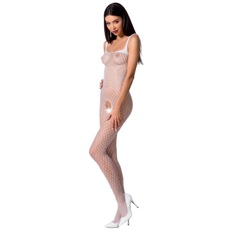 Combinaison resille blanche S027 Passion fines mailles transparentes et ouverture entrejambe, mannequin de face en escarpins blancs, taille unique polyamide