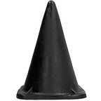 Plug anal triangulaire All Black 30 cm, cone noir lisse a pointe fine et base de 18 cm, vue de face sur sa silhouette geante pensee pour un etirement progressif maitrise.