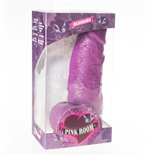 Boite Pink Room du gode realiste Dayan violet de 17 cm, fenetre transparente montrant le modele veine a ventouse, packaging Dildorama violet presente de face.