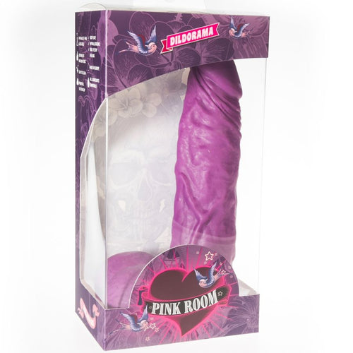 Boite Pink Room du gode realiste Chems violet de 20 cm, fenetre montrant le modele veine au gland marque a ventouse, packaging Dildorama violet presente de face.