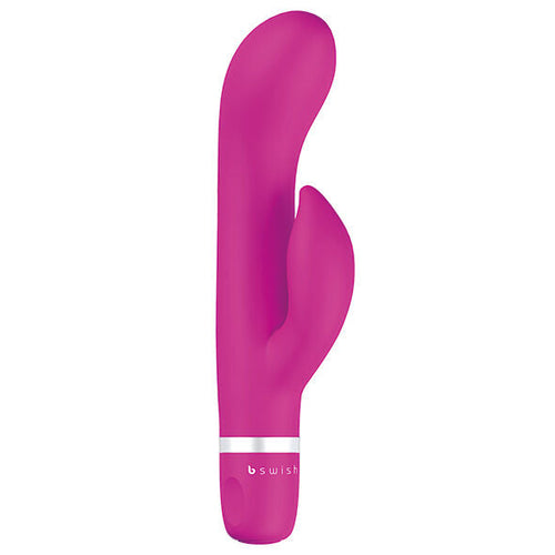 Mini vibromasseur rabbit Bwild Classic fuchsia de face : tige courte à oreilles externes et bague blanche. Corps compact en silicone lisse, double moteur, coloris rose vif.