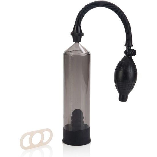 Pompe aspirante en silicone à cylindre fumé avec poire de pompage et anneau de base, vue complète de l'accessoire d'érection mesurant 25 cm de long.