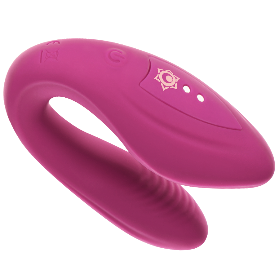 Vibrateur couple Kama fuchsia en U de profil, logo dore et boutons sur la branche superieure, sextoy couple flexible en silicone rose Rithual