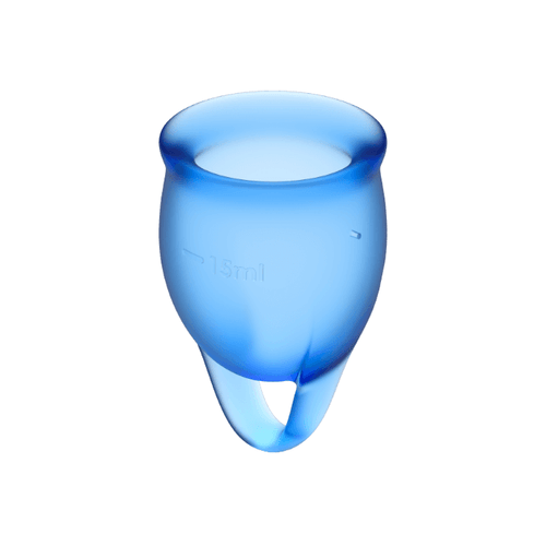 Coupe menstruelle bleue Satisfyer en silicone, contenance 15 ml gravée, avec languette de retrait souple. Protection intime moulée d'une seule pièce, sans couture.