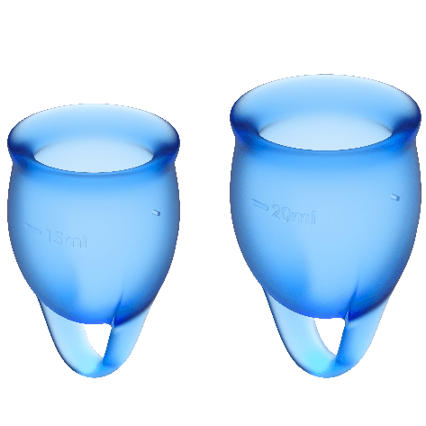 Coupe menstruelle Satisfyer Feel Good en silicone médical bleu translucide, set de deux coupes souples avec cordon de retrait, protection intime réutilisable et sans couture.