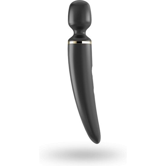 Baguette magique Satisfyer noire légèrement inclinée, tête bombée et col fin en silicone, wand vibrant grand format pour un massage clitoridien enveloppant.