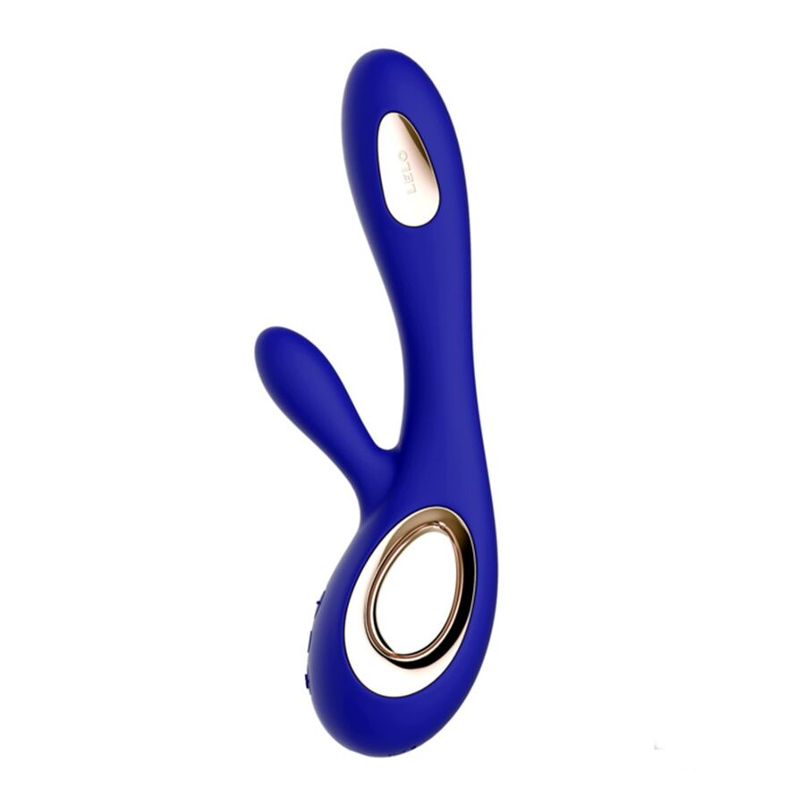 Rabbit de luxe Soraya Wave de Lelo en silicone bleu vu de profil, courbe principale et bras clitoridien flexible, vibromasseur double action rechargeable.