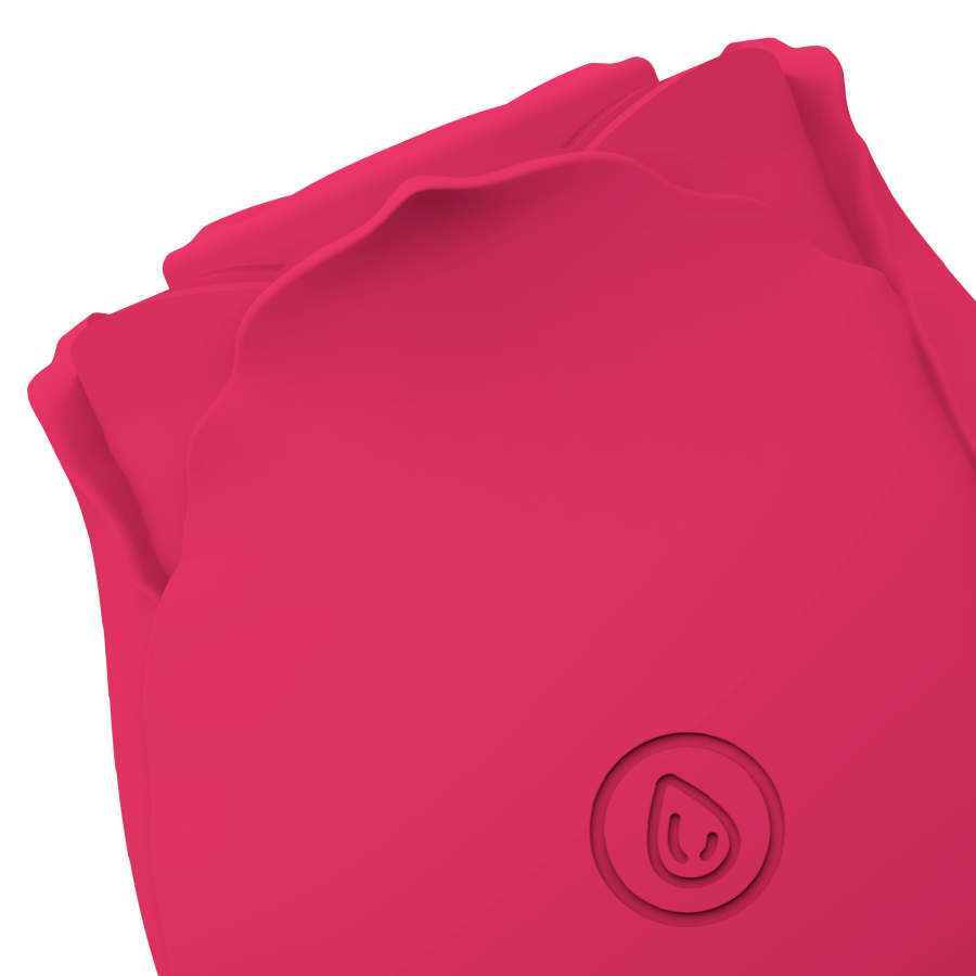 Gros plan sur les petales et l'orifice d'aspiration du stimulateur clitoridien en forme de rose framboise en silicone doux, agissant par ondes de pression sans contact direct.